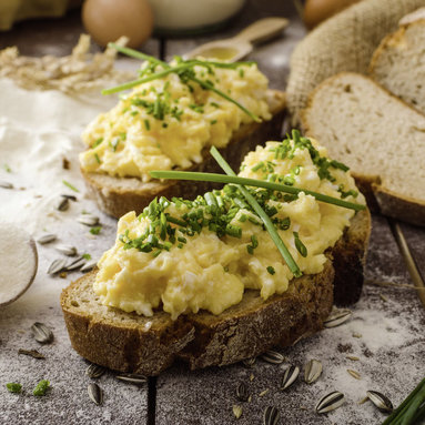 Oeufs brouillés à la ciboulette