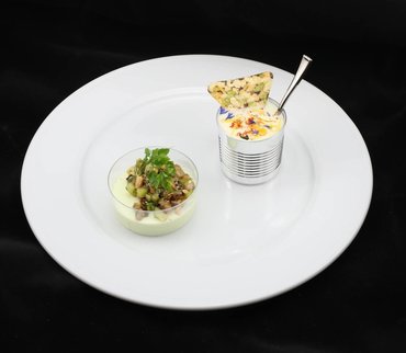 Chili con carne en boîte de conserve et Pannacotta au Wasabi avec tartare d'omble et concombre