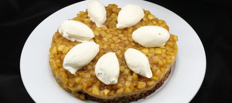 Le Biscuit Granola au riz soufflé, duo de pommes et crème légère à la cardamone