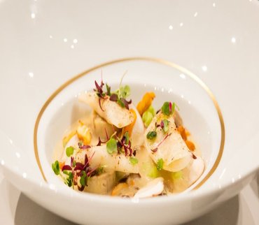 Ravioles maraîchères de bolets estivaux, réduction relevée au vin de voile