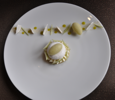 Meringue, crème double et pommes Granny Smith